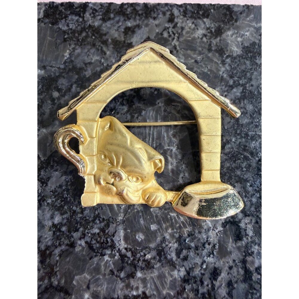Vintage Gold-Tone Puppy Doghouse Brooch Pin With Food Bowl & Curled Handle Desig
